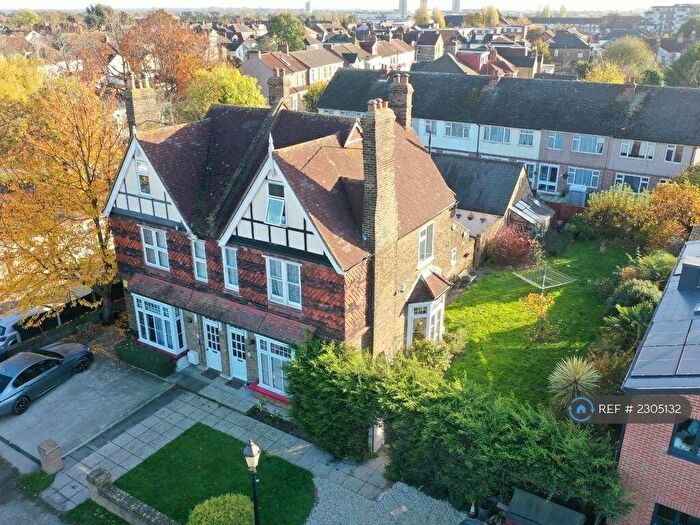 4 Bedroom Semi-Detached House To Rent In Hainault Gore, Romford, RM6