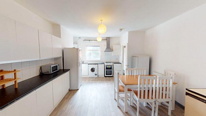 5 Bedroom Flat To Rent In Bristol Road, Selly Oak, B29