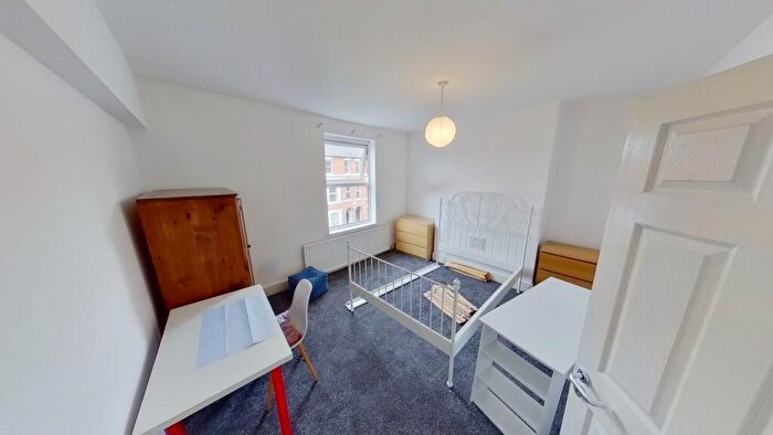 4 Bedroom House To Rent In Burford Road, Nottingham, NG7