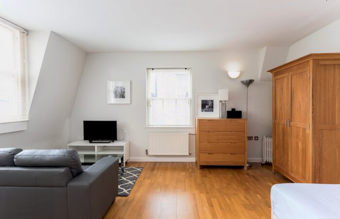 1 Bedroom House To Rent In - Groveland Court, London, London, EC4M