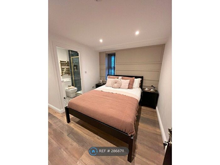 Studio To Rent In Hilary Court, Luton, LU2