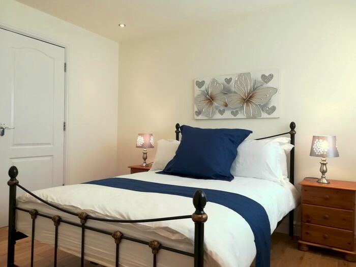 2 Bedroom Flat To Rent In Sketty Road, Swansea, SA2