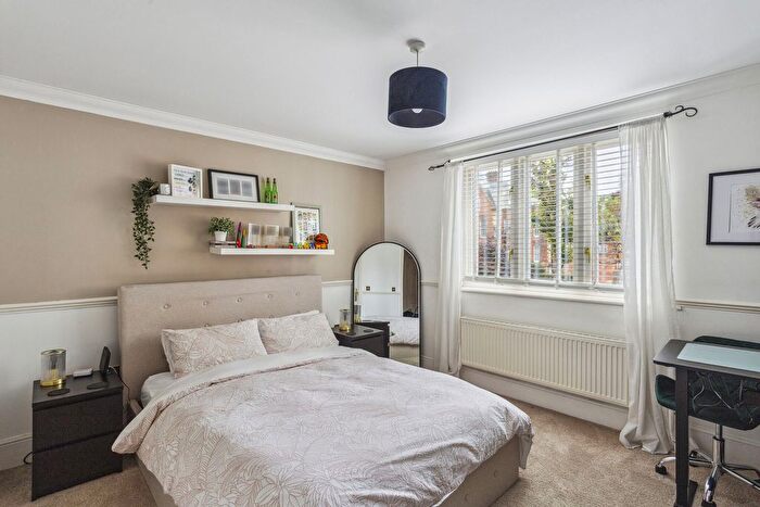 2 Bedroom Flat For Sale In College Road, Epsom, KT17