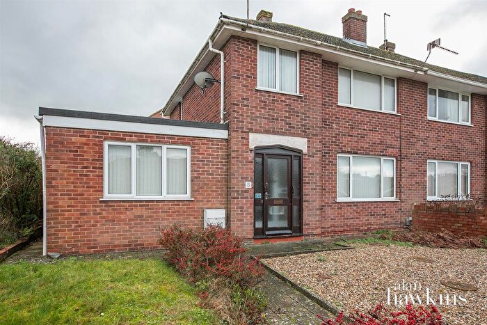 4 Bedroom Semi Detached House For Sale In Clarendon Drive, Royal Wootton Bassett, SN4