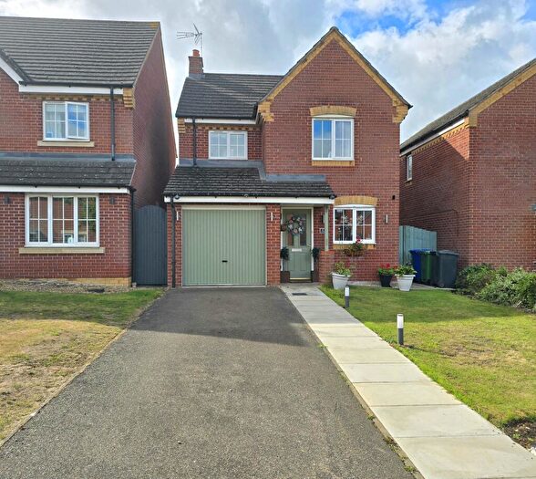 3 Bedroom Detached House For Sale In Woodlands, Grange Park, NN4