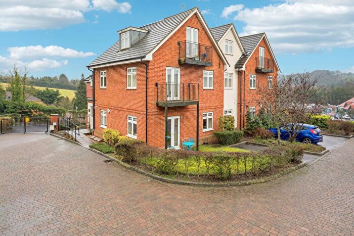 2 Bedroom Flat For Sale In Folleys Place, Loudwater, HP10