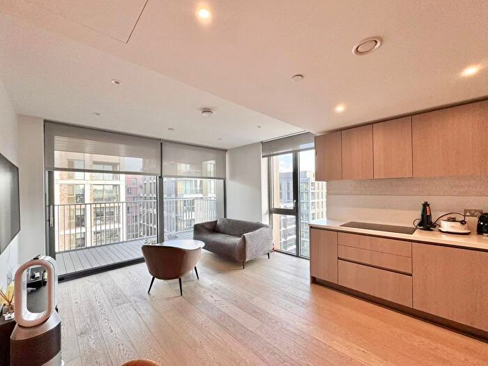 3 Bedroom Flat To Rent In Palmer Road, London, SW11