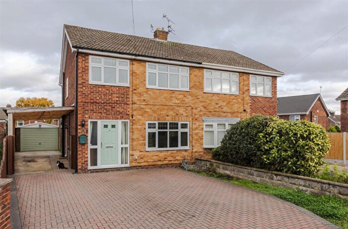 3 Bedroom Semi Detached House For Sale In Ringwood Close, Scunthorpe, DN16