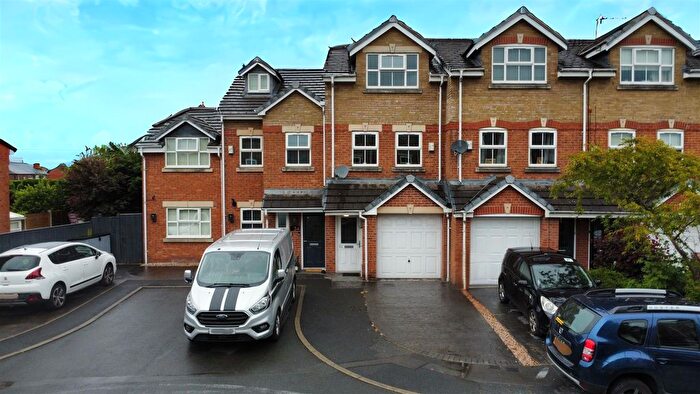 3 Bedroom Town House For Sale In Darent Road, Haydock, St Helens, WA11