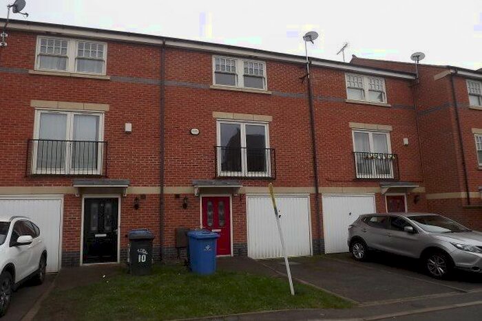 4 Bedroom Town House To Rent In Auriga Court, Derby, DE1