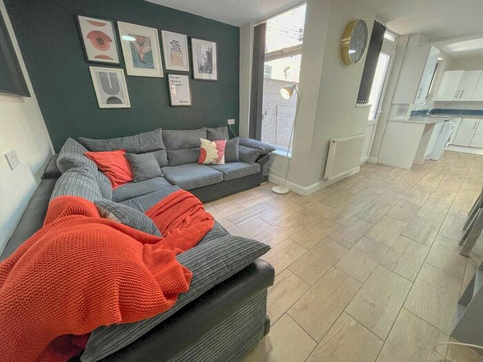 6 Bedroom House To Rent In Albert Edward Road, L7