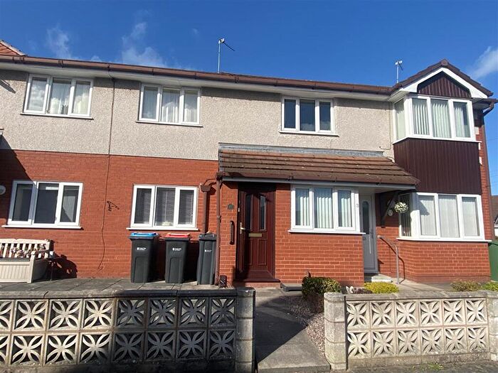 2 Bedroom Flat For Sale In Cygnet Close, Great Sutton, CH66