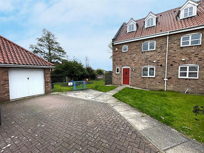 3 Bedroom Semi-Detached House For Sale In Henrys Mews, Sherburn In Elmet, LS25