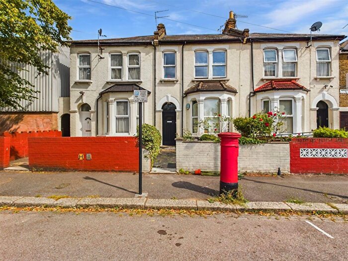 1 Bedroom Flat To Rent In Wakefield Road, Tottenham, London, N15