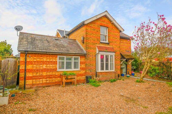 2 Bedroom Semi-Detached House To Rent In Molesey Road, Hersham., KT12