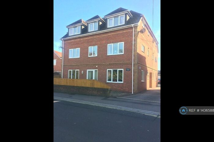 1 Bedroom Flat To Rent In Claremont Court, Hayling Island, PO11