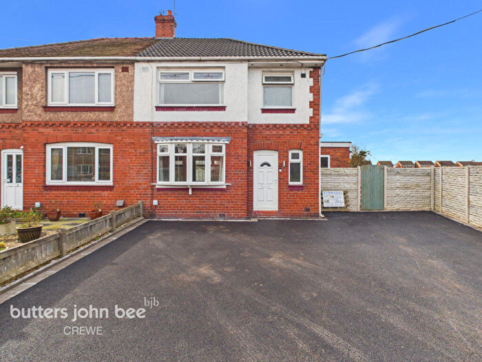 3 Bedroom Semi Detached House For Sale In Mablins Lane, Crewe, CW1
