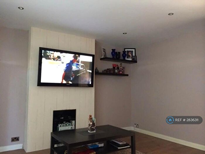 2 Bedroom Maisonette To Rent In Avonfield Court, London, E17