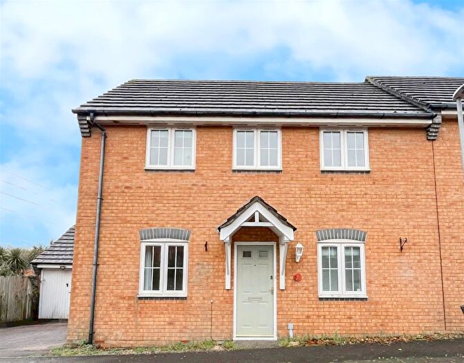 3 Bedroom Semi-Detached House To Rent In Carvel Court, St. Leonards, TN38