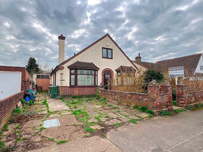 3 Bedroom Detached House For Sale In Pool Road, West Molesey, KT8