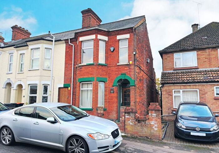 4 Bedroom End Of Terrace House For Sale In Clarence Road, Leighton Buzzard, Bedfordshire, LU7