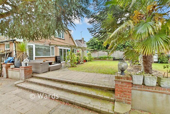 3 Bedroom Chalet For Sale In Chestnut Wood Lane, Borden, Sittingbourne, Kent, ME9
