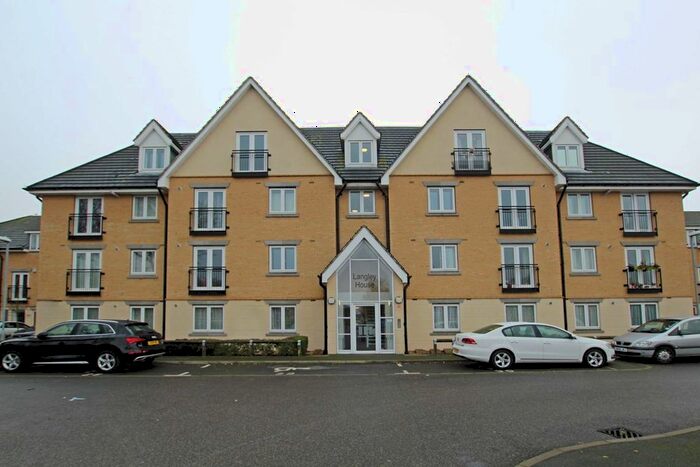 1 Bedroom Flat To Rent In Beavers Lane, Hounslow, TW4