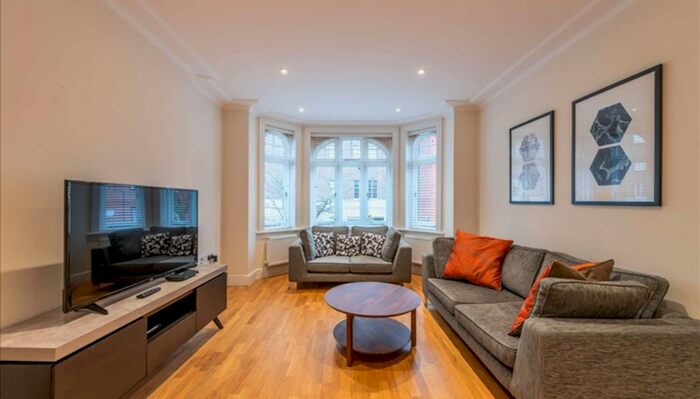 3 Bedroom Flat To Rent In Hamlet Gardens, London, W6