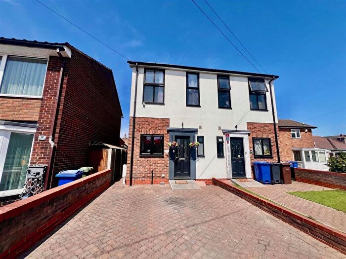 4 Bedroom Semi Detached House To Rent In Sandhurst Road, Tilbury, RM18
