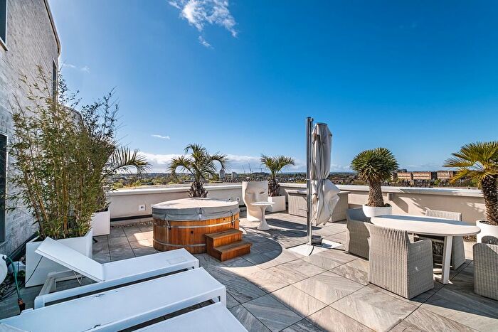 2 Bedroom Flat To Rent In St. Luke's Avenue, London, SW4