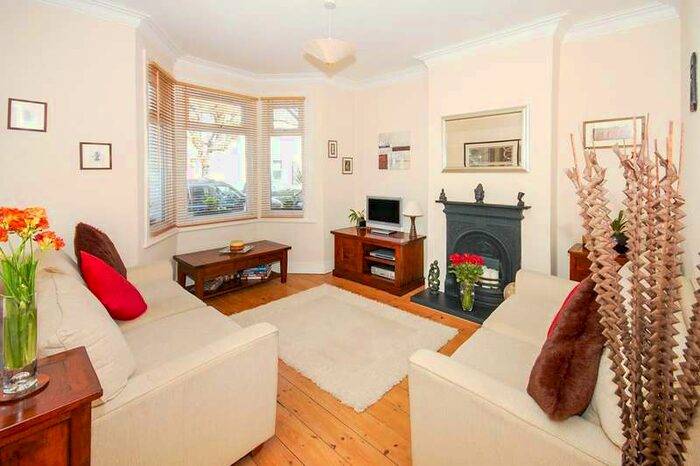 1 Bedroom Flat To Rent In Dryden Road, Wimbledon, SW19