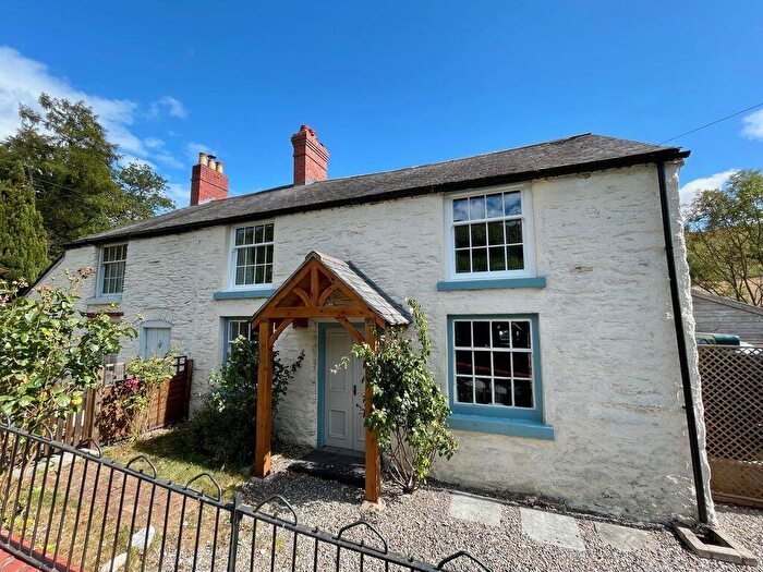 4 Bedroom Semi-Detached House For Sale In Rhewl, Llangollen, LL20