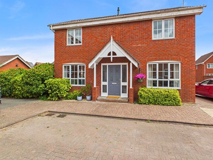 3 Bedroom Detached House For Sale In Garlandstone Walk, Hempsted, Gloucester, GL2