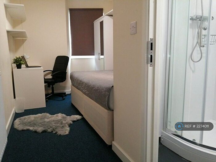 5 Bedroom Flat To Rent In Moss Yard, Leamington Spa, CV31