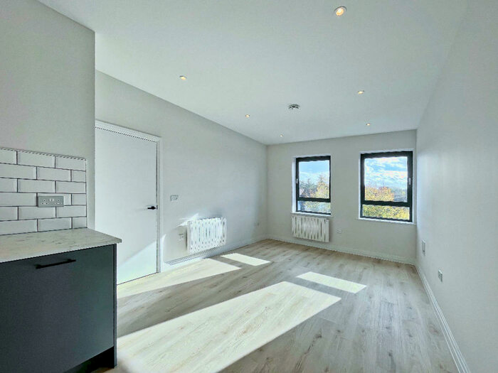 2 Bedroom Apartment To Rent In Lumina, Camberley, GU15