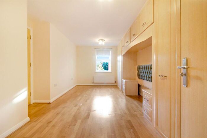 2 Bedroom Flat To Rent In Salmons Brook House, EN2