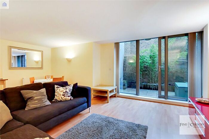 2 Bedroom Flat To Rent In Kings Cross Road, Camden, London, WC1X