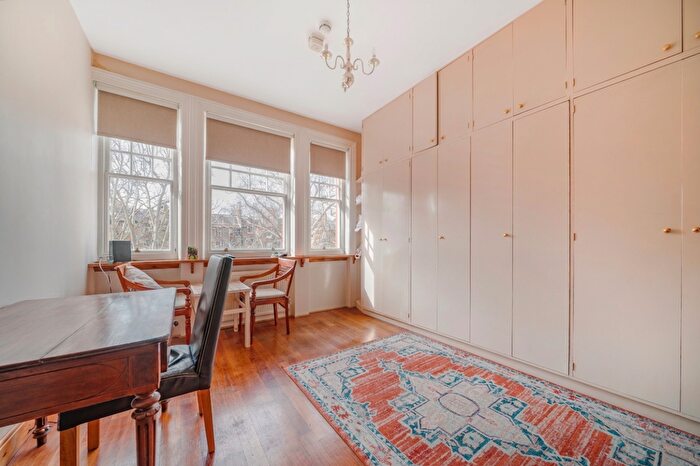 Studio To Rent In Bina Gardens, South Kensingon, London, SW5