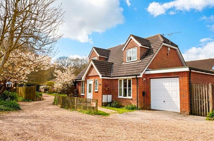 3 Bedroom Detached House For Sale In Elmfield Lane, Calshot, SO45