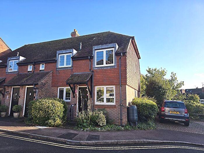 2 Bedroom Flat For Sale In Penns Court, Steyning, BN44