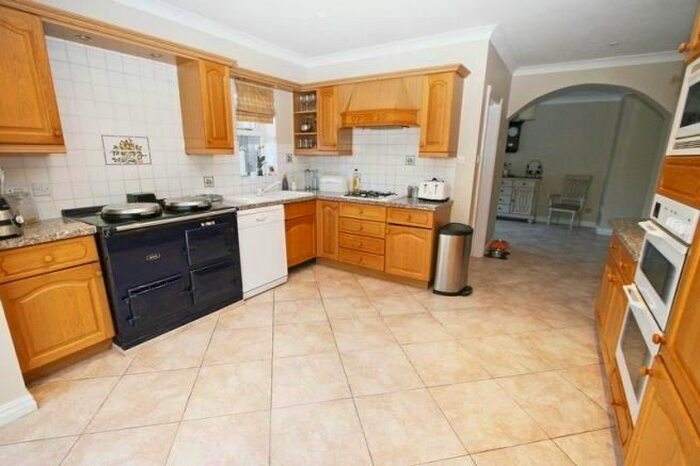 5 Bedroom Detached House To Rent In Parsonage Lane, Farnham Common, SL2