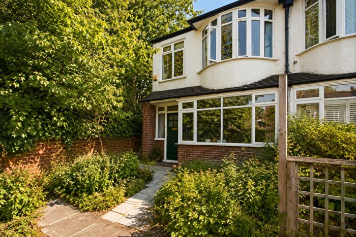 4 Bedroom End Of Terrace House For Sale In Templeton Close, London, SE19