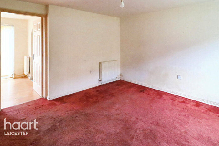 3 Bedroom End Of Terrace House For Sale In Bestwood Close, Leicester, LE3