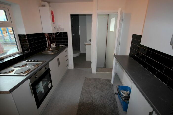 2 Bedroom Flat To Rent In Oldham Road, Rochdale, OL16