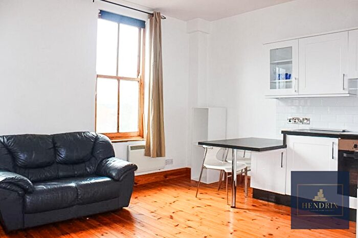 Studio To Rent In Amhurst Road, London, E8