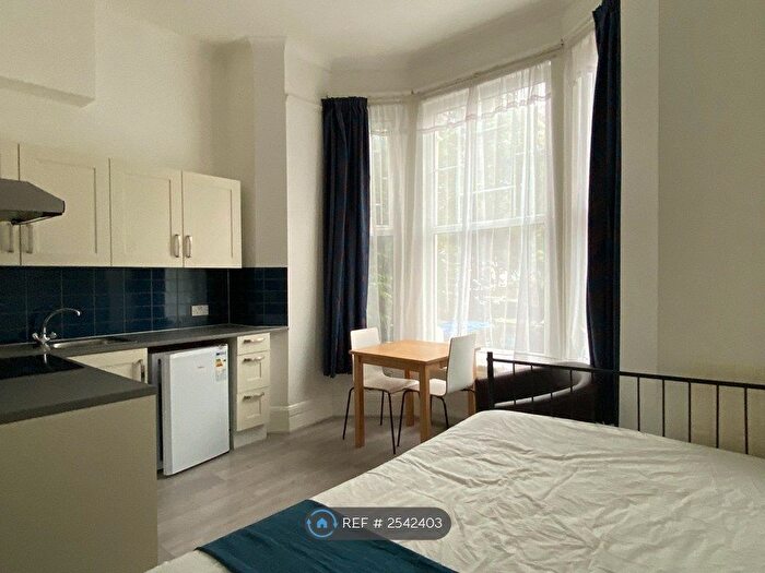 Studio To Rent In Kilburn, London, NW6