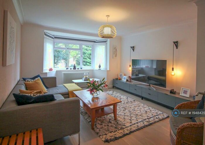 2 Bedroom Flat To Rent In Cranes Park, Surbiton, KT5