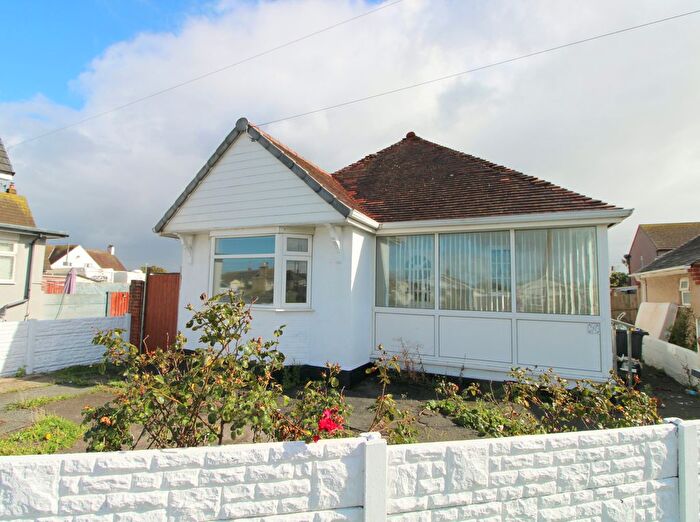3 Bedroom Bungalow For Sale In Foryd Road, Kinmel Bay, LL18
