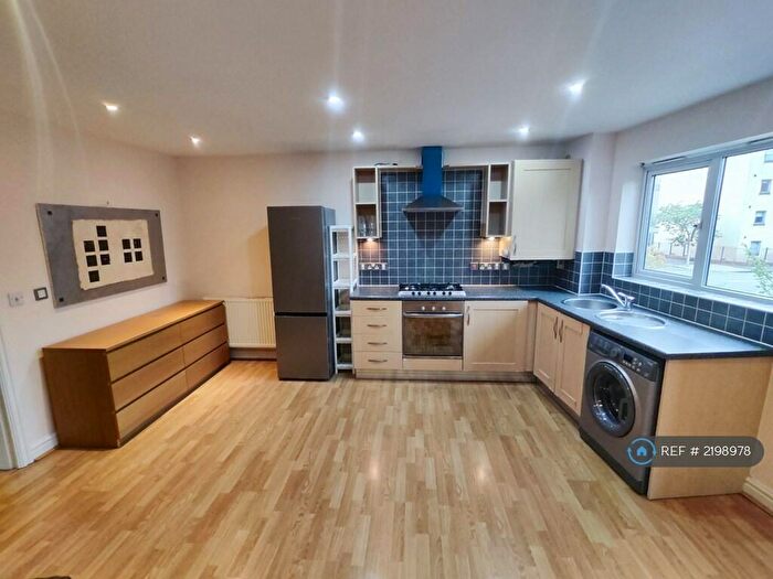 2 Bedroom Flat To Rent In Newcastle Street, Manchester, M15