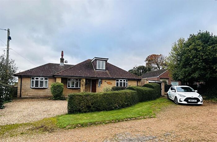 3 Bedroom Detached Bungalow For Sale In Holmfield Avenue, Thorley, Yarmouth, PO41